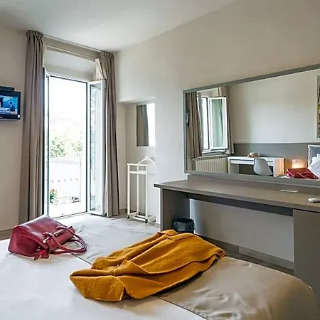 Baia Di Paré Hotel 2*
