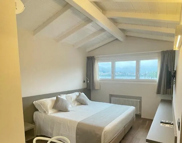 Baia Di Pare Hotel 2*